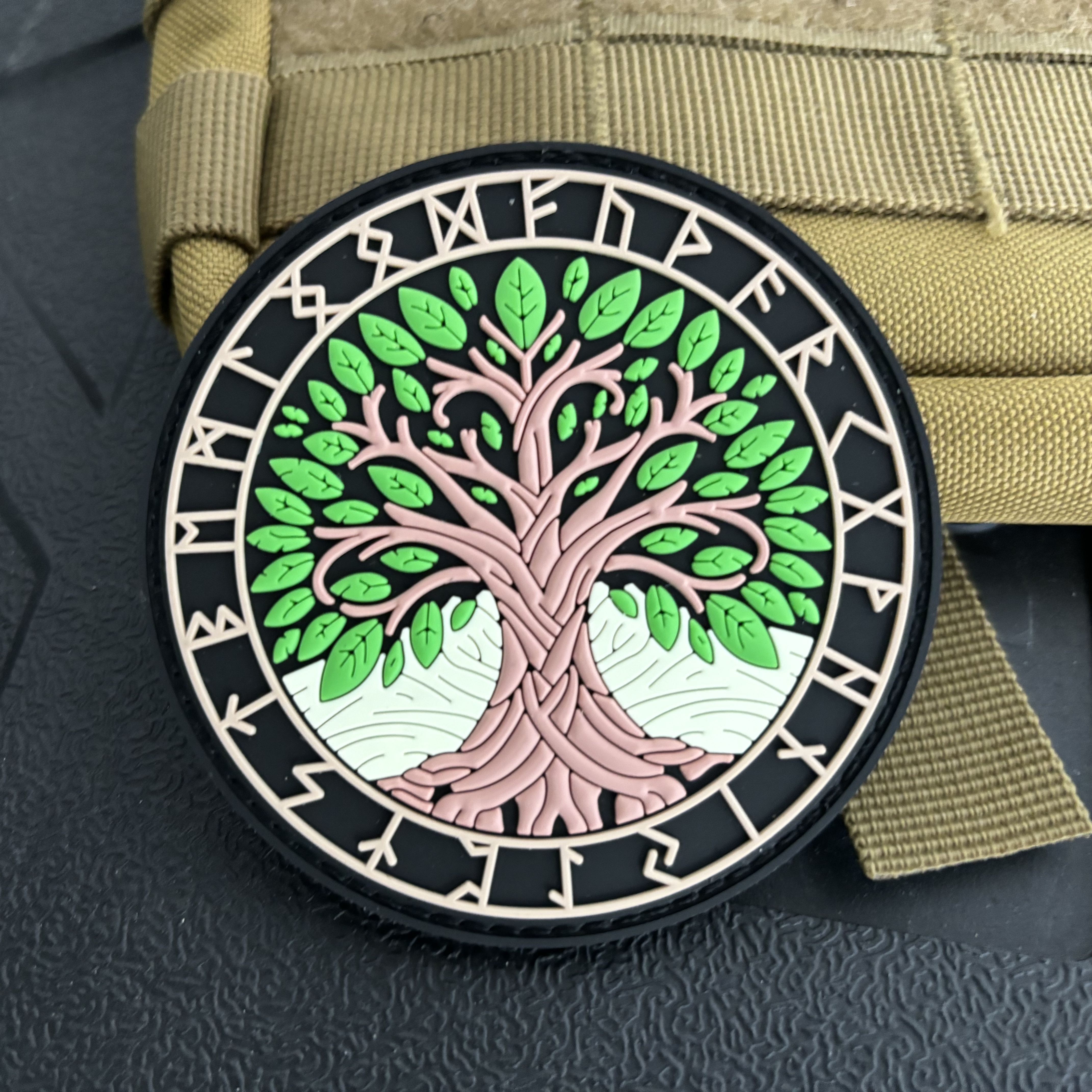 Yggdrasil Viking Totem PVC Pat - đánh giá và giá Urban Backpack Tactical