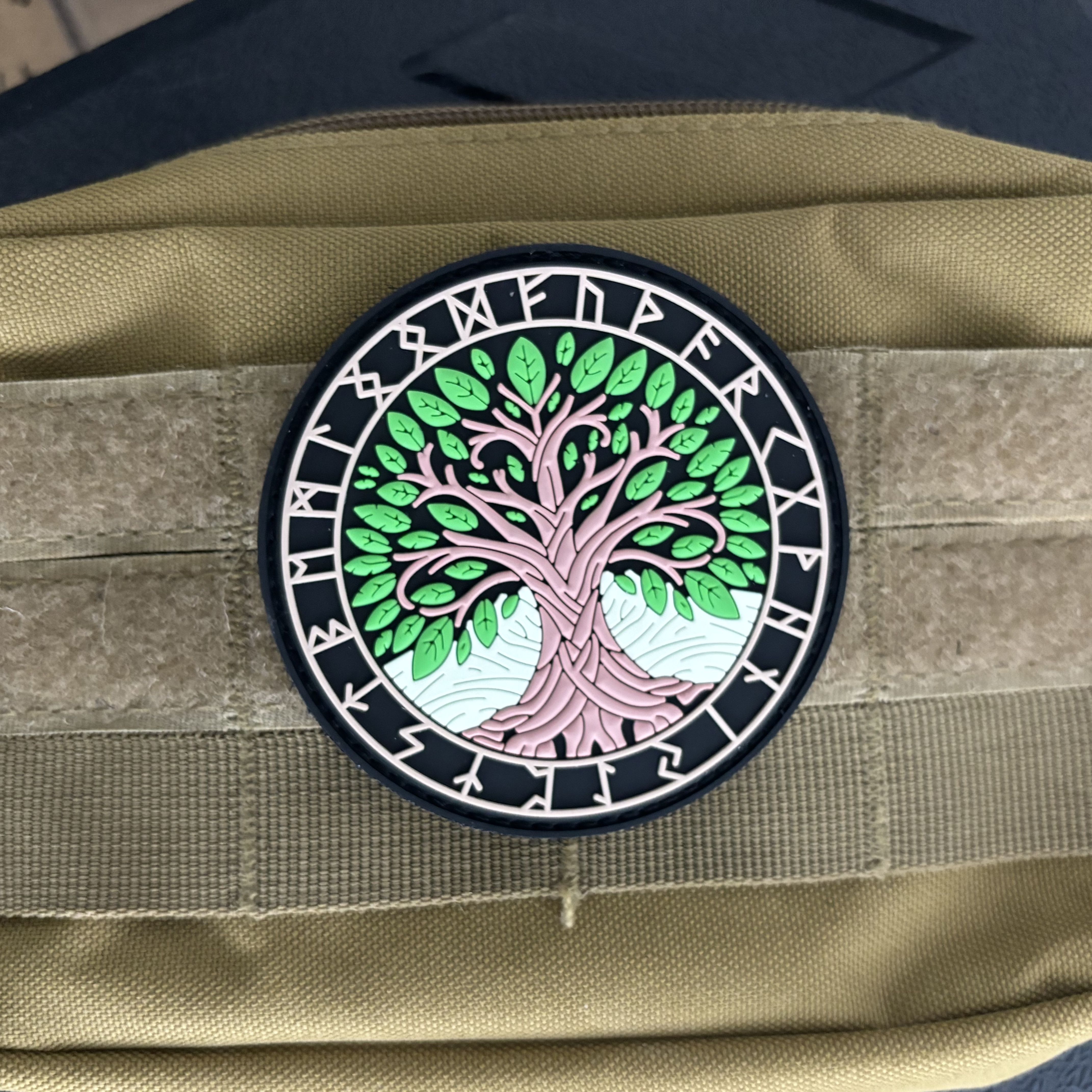 Yggdrasil Viking Totem PVC Pat - đánh giá và giá Urban Backpack Tactical